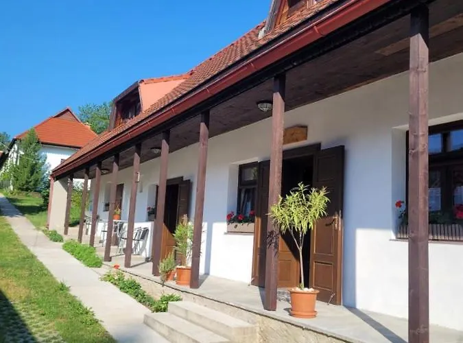 Na Vcelej Farme * Polichno